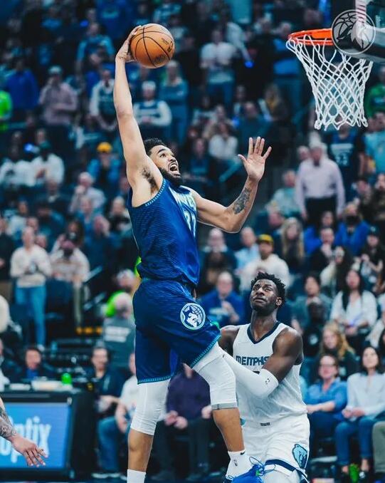 本场比赛,森林狼球员安东尼-唐斯投篮19中6,得到18分10篮板5助攻1抢断