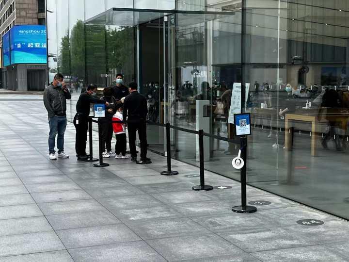 五一假期第一天，你在哪里逛？天气有点冷，雾蒙蒙的西湖别有一番清静味道休闲区蓝鸢梦想 - Www.slyday.coM