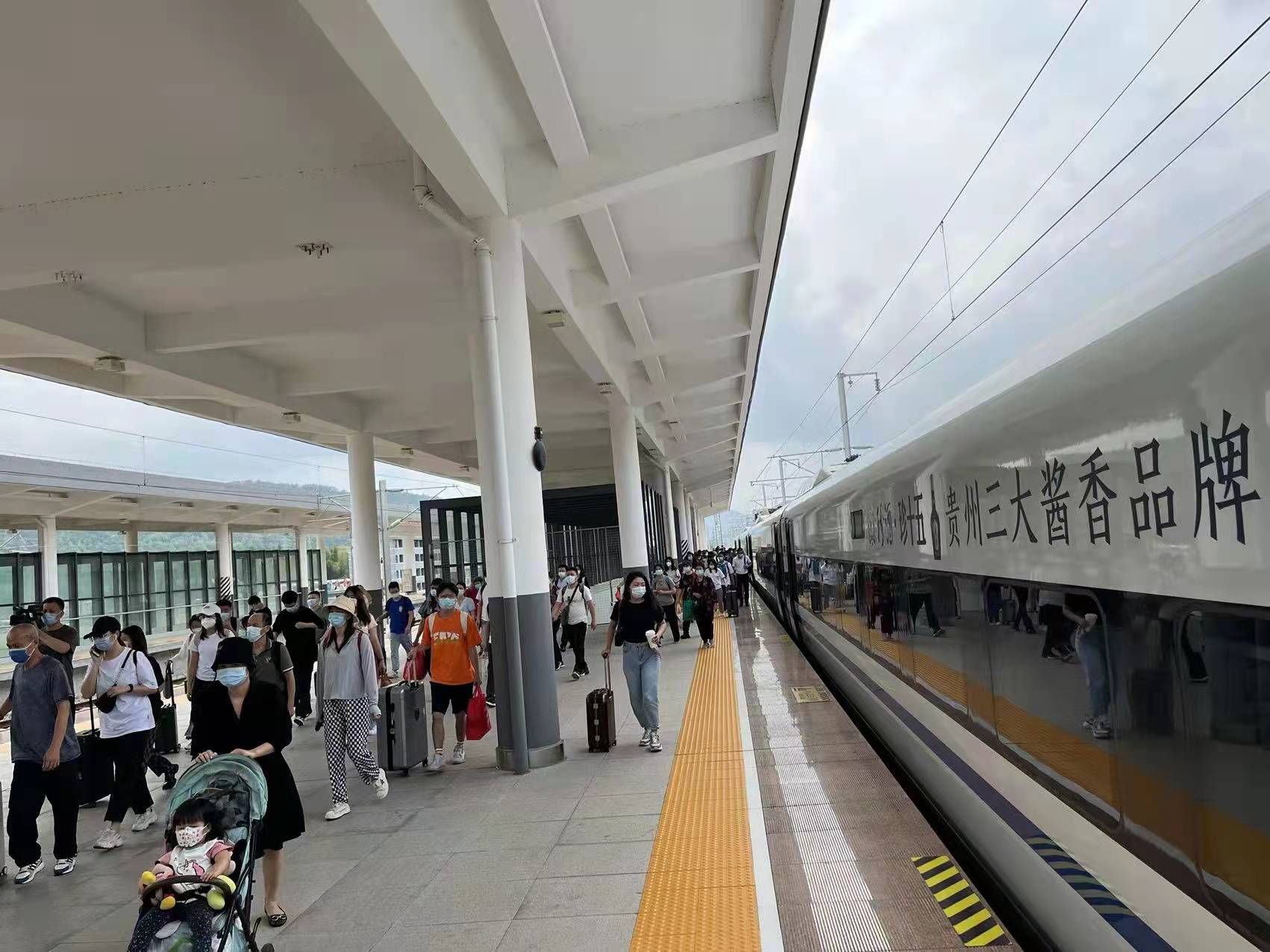 五一假期高铁梅州西站加强疫情防控精准开行列车