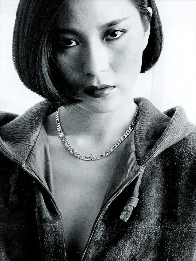 "最美中年黄蓉"魏秋桦:情史干净,42岁破产,67岁未婚无子__财经头条