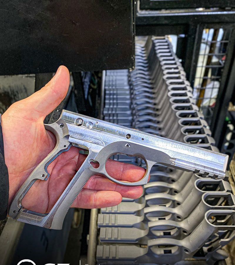 cz75sp01幻影如何生产出来使用cnc技术的竞技手枪