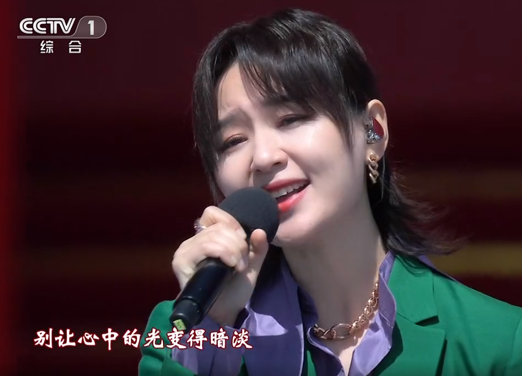 央视五一晚会明星状态：尚雯婕脸肿，俞灏明发福，张艺兴发型拉胯休闲区蓝鸢梦想 - Www.slyday.coM