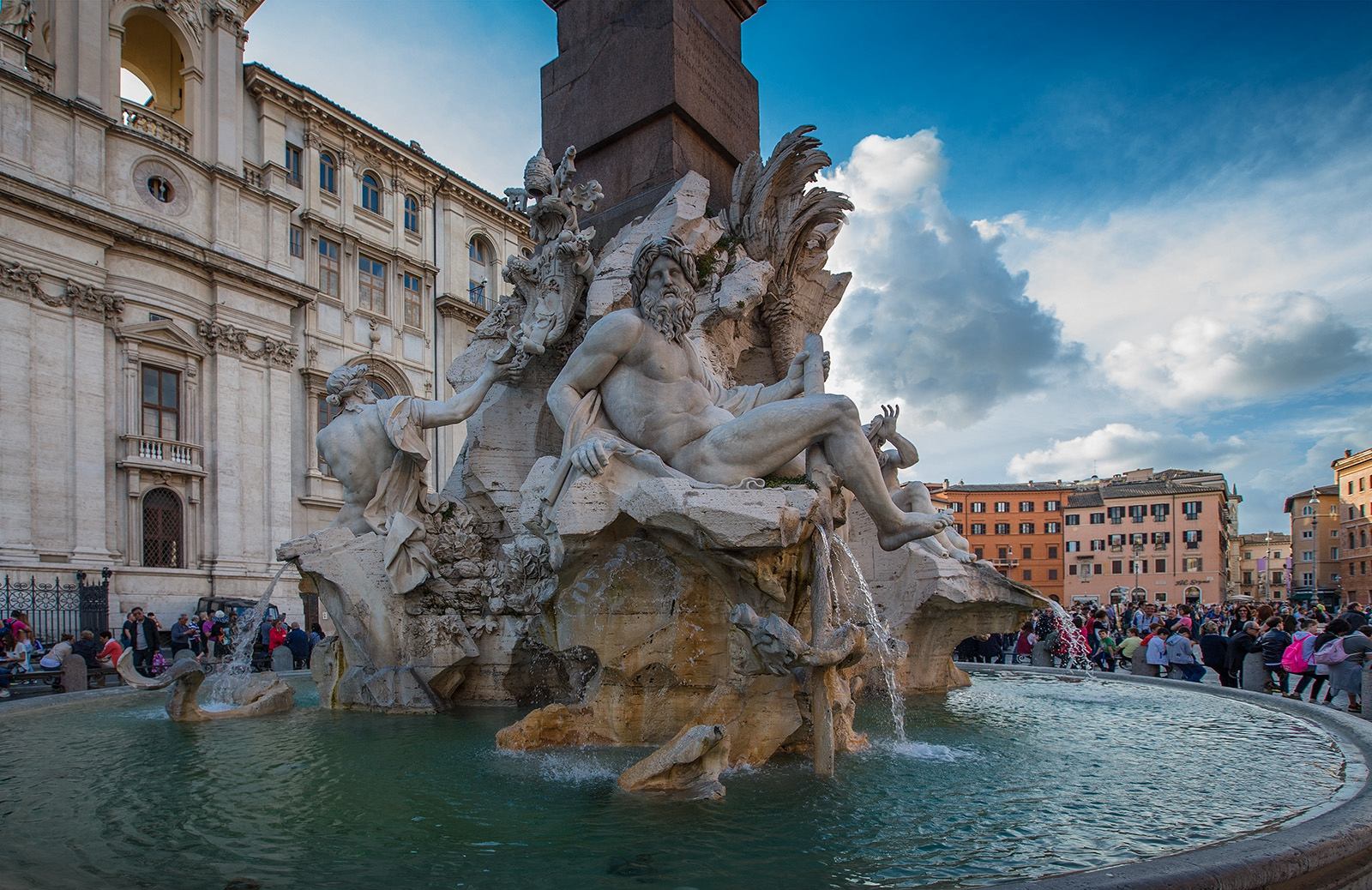 乔凡尼雕刻了四个老人为何被称为是四河喷泉背后的意义不简单