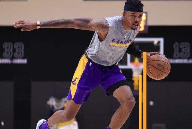 贝兹莫尔仍想要为湖人效力