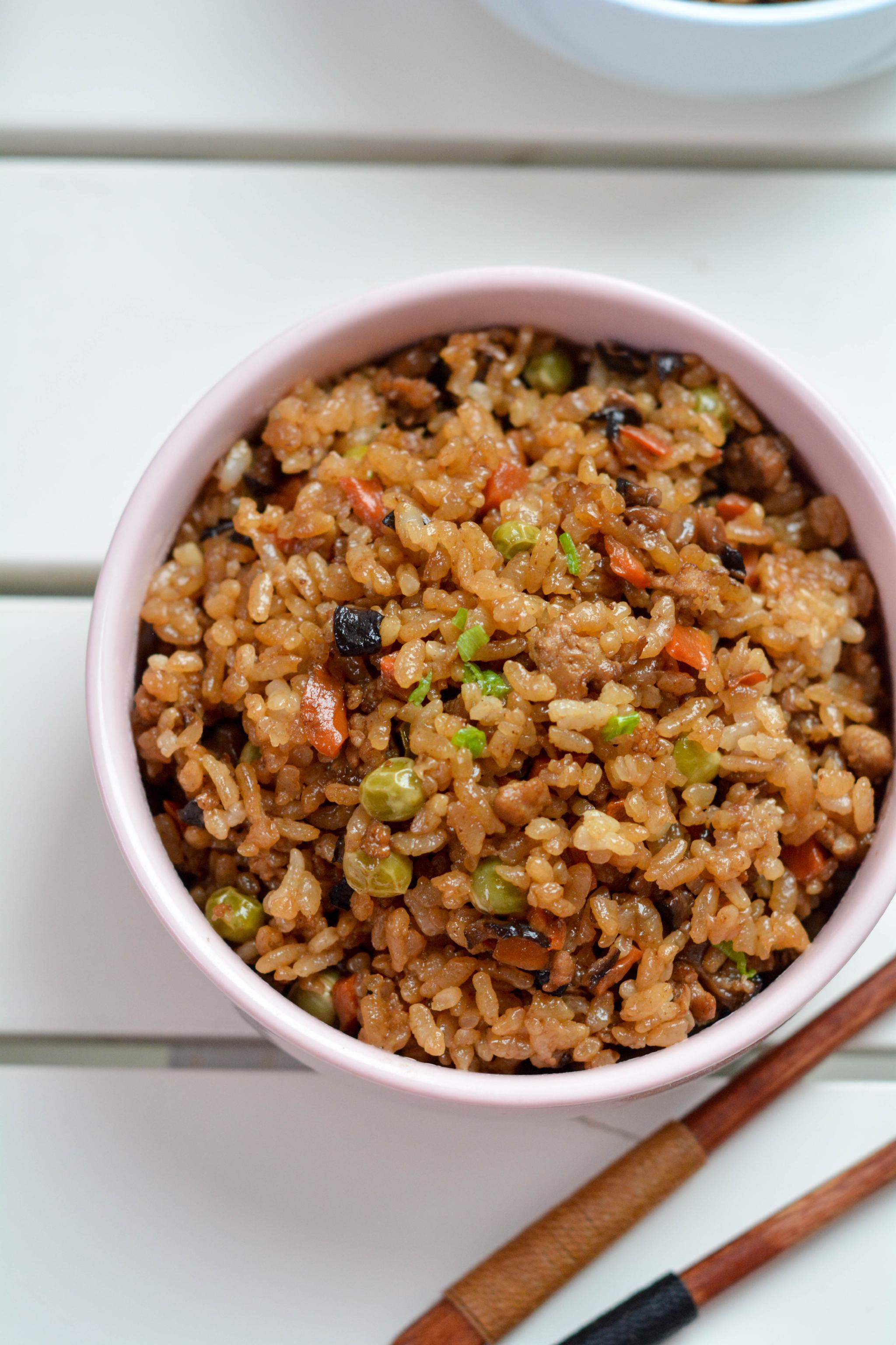 懒人过节吃饭非这锅肉末什锦焖饭莫属了饭菜一锅出真够味
