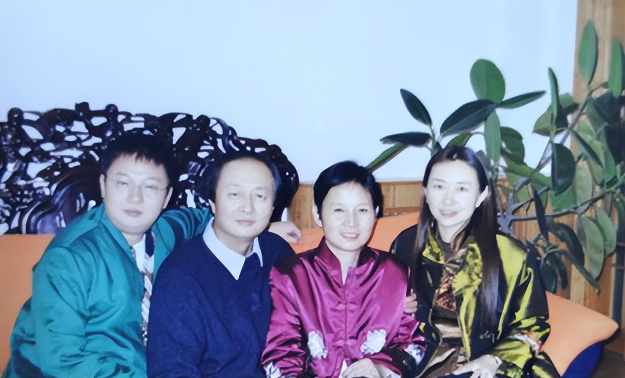 好汉歌曲作者赵季平与亡妻伉俪情深三年后娶小18岁佳人