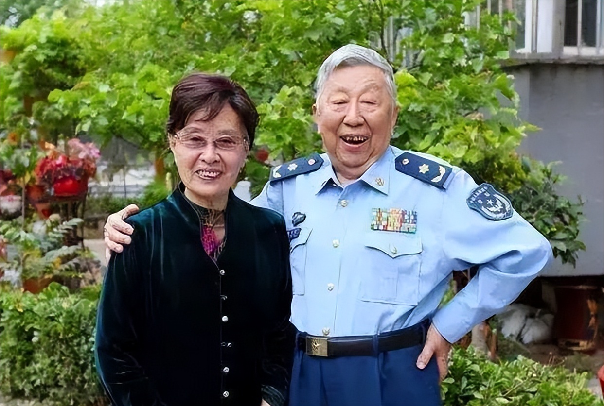 著名文学家闫肃:和妻子风雨无阻50余年,遗产换来的是家庭不安宁