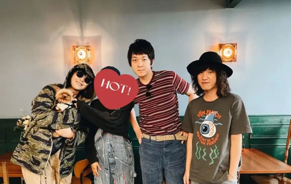 网曝马思纯张曼乐与友人聚餐全程陪笑并买单还服侍男方穿衣服