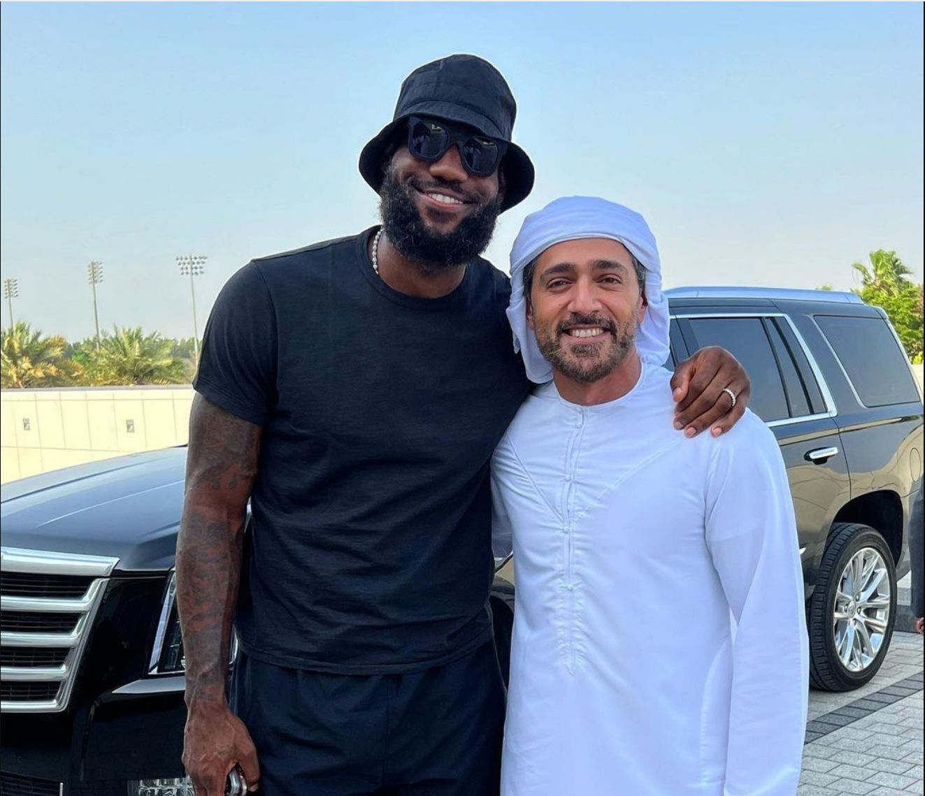 排面詹皇迪拜度假哈曼丹王储设宴款待命令数十名保镖护送他购物