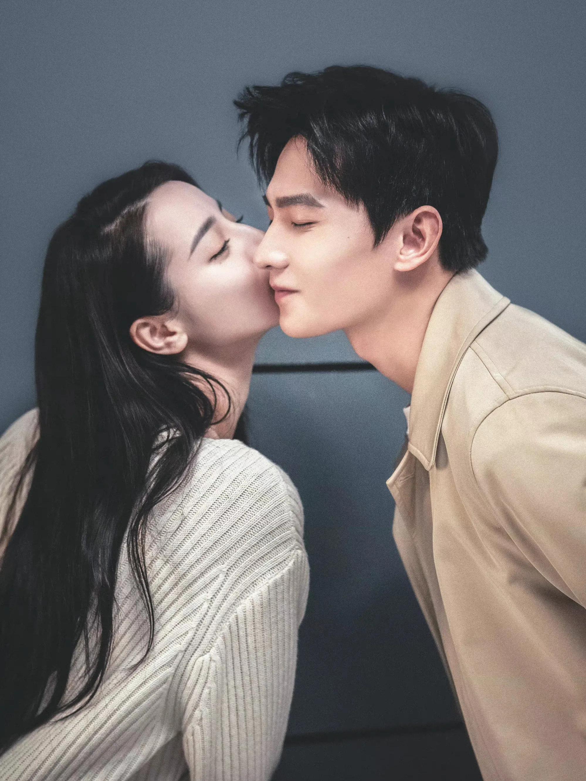 杨洋和迪丽热巴真的是bg之光,两位都长了一张偶像剧的脸,杨洋和