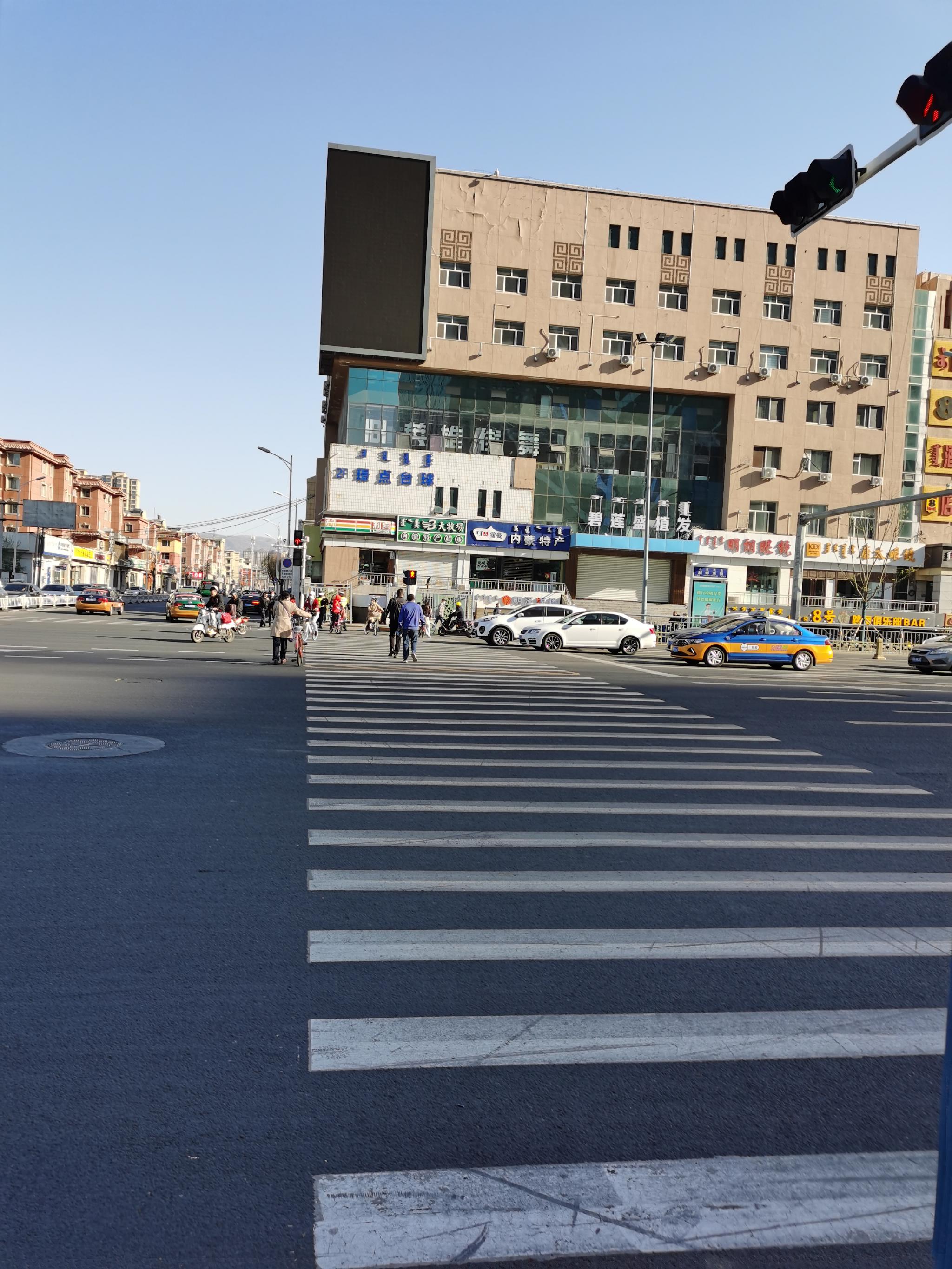 站在十字路口哪一个自己才会有真性情