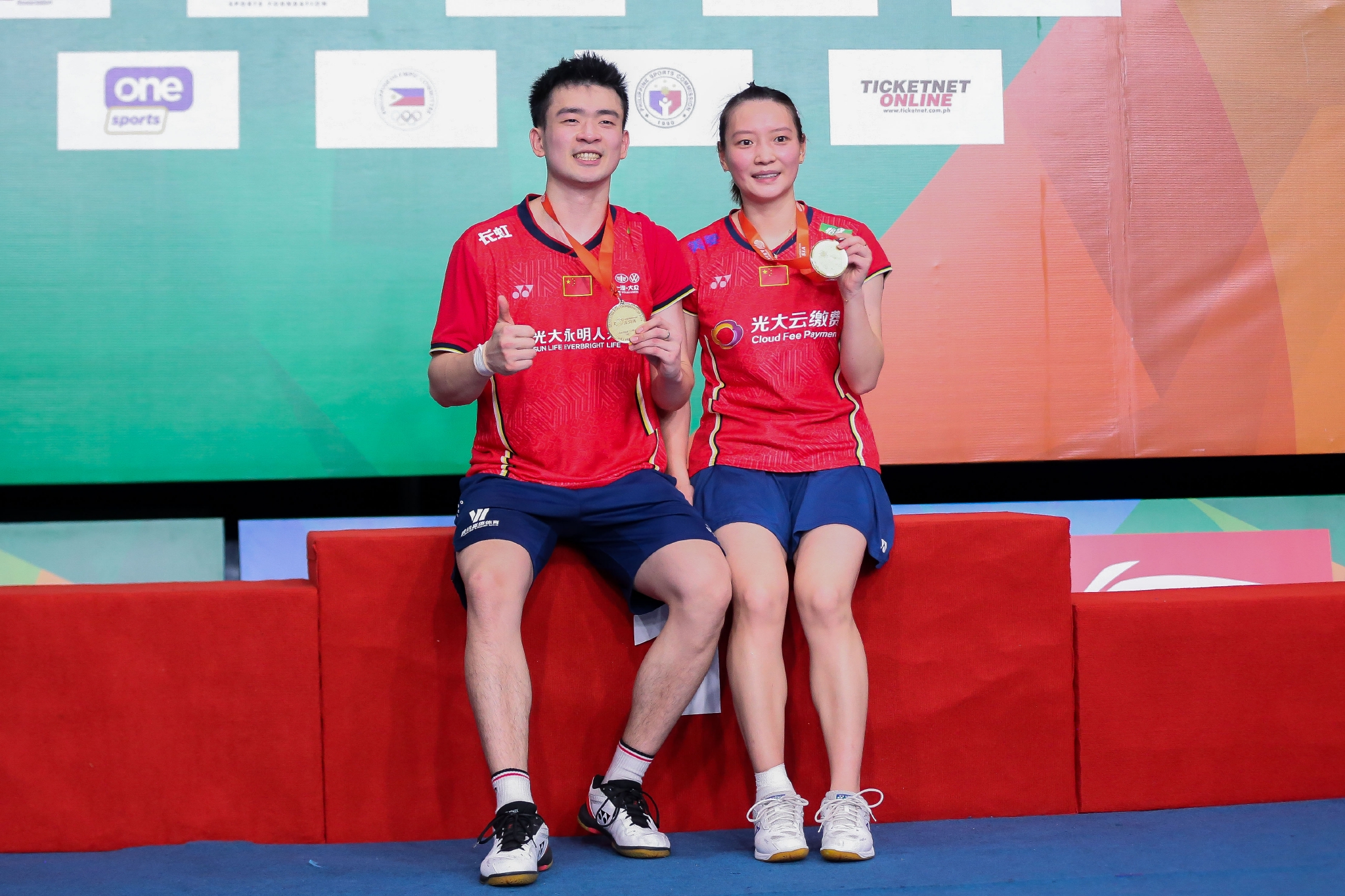 羽毛球亚锦赛郑思维黄雅琼混双夺冠