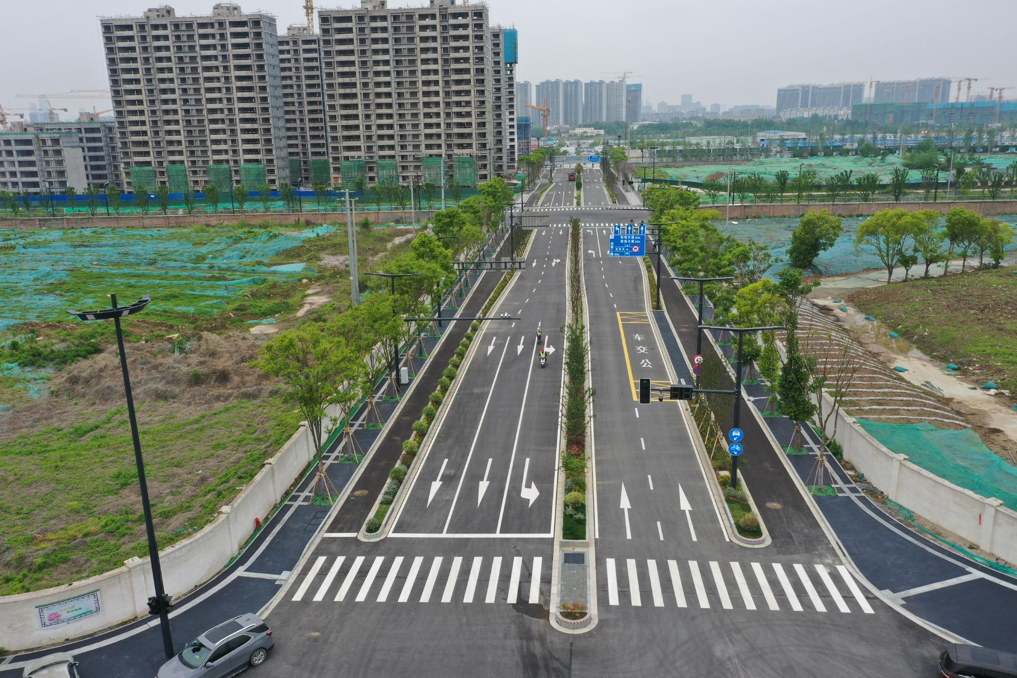 南京南部新城祥天路航拍.李琦摄