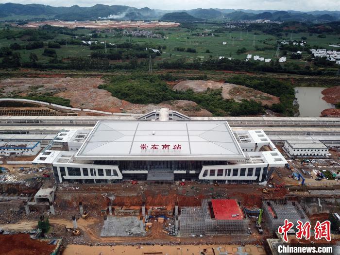 图为崇左南站. 蒋雪林 摄