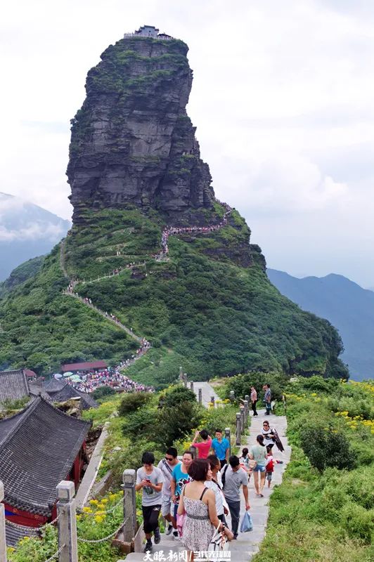 “五一”假期第二天休闲区蓝鸢梦想 - Www.slyday.coM