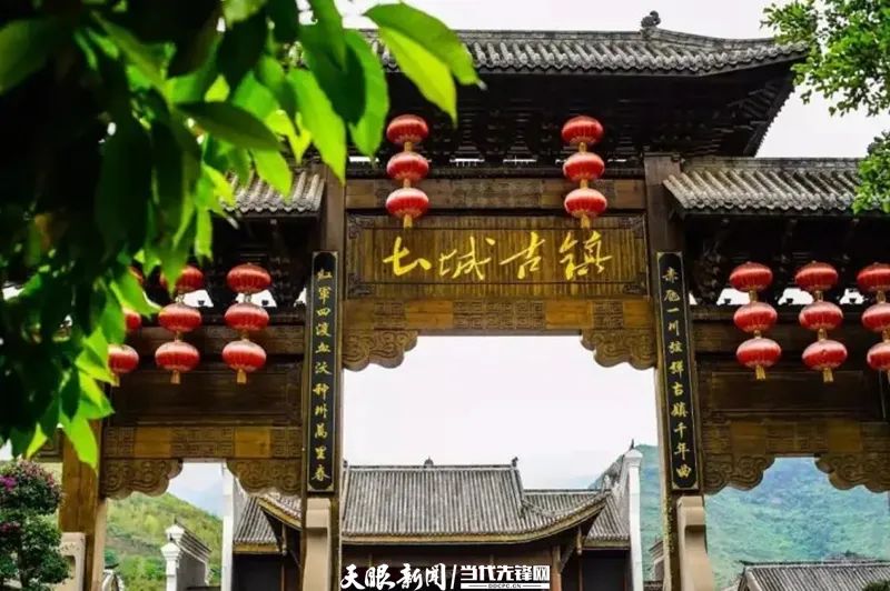 “五一”假期第二天休闲区蓝鸢梦想 - Www.slyday.coM