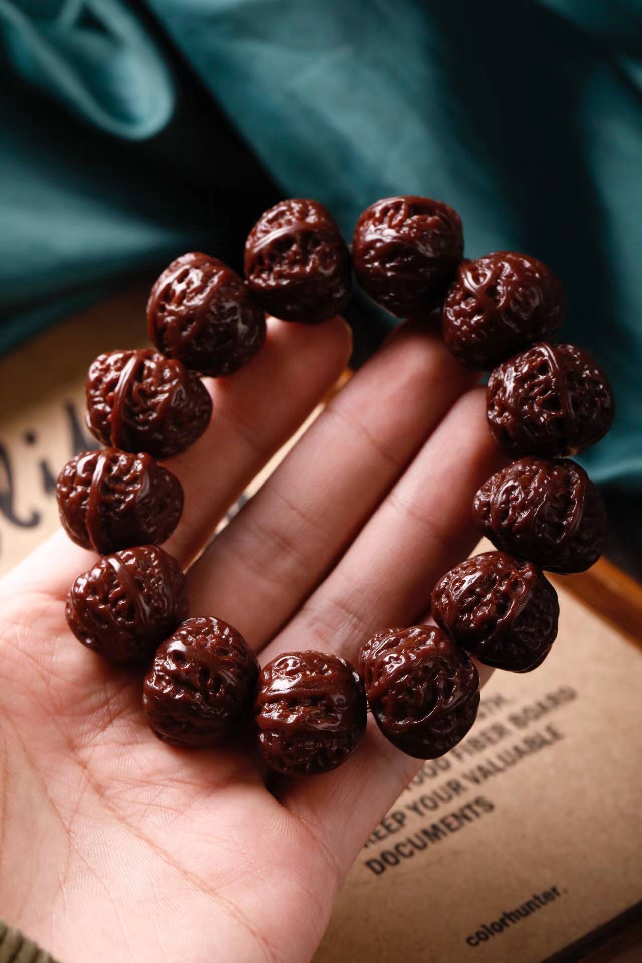 夏季盘玩小核桃手串 这些细节不能忽略