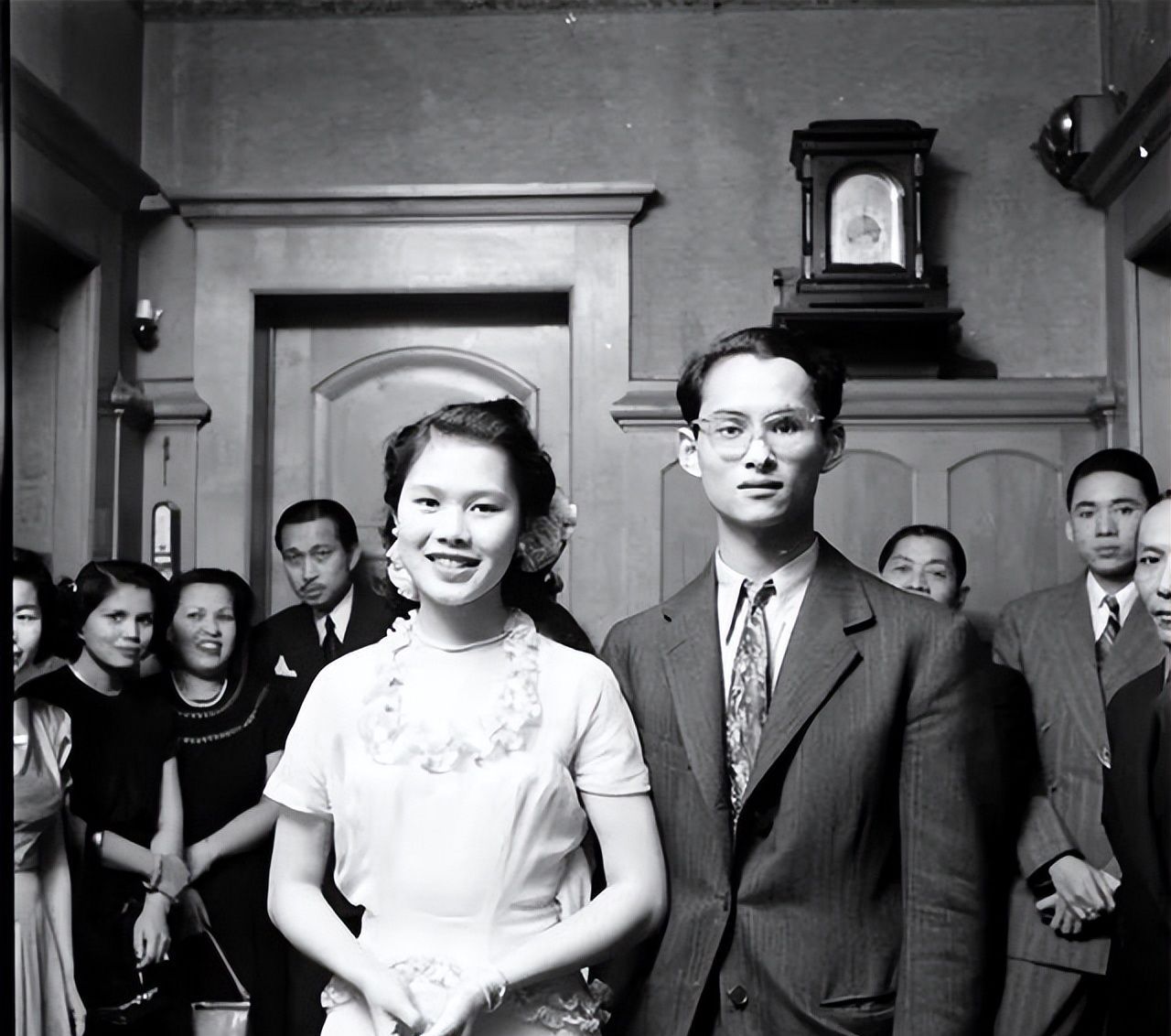 1985年,诗丽吉王后得知情人去世,情绪崩溃,被国王送去“刮宫”休闲区蓝鸢梦想 - Www.slyday.coM 1985年,诗丽吉王后得知情人去世,情绪崩溃,被国王送去“刮宫”休闲区蓝鸢梦想 - Www.slyday.coM