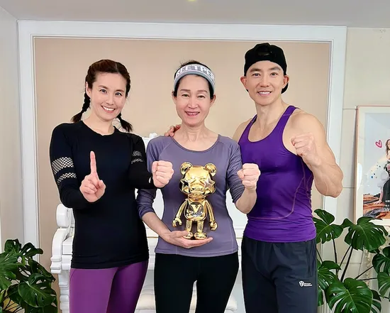 女网红帕梅拉效仿刘畊宏,直播运动却用录播充数,被嘲吃相太难看休闲区蓝鸢梦想 - Www.slyday.coM 女网红帕梅拉效仿刘畊宏,直播运动却用录播充数,被嘲吃相太难看休闲区蓝鸢梦想 - Www.slyday.coM