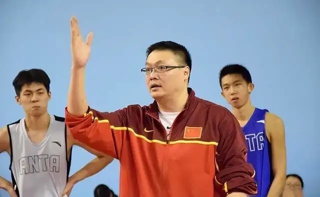 CBA名将正式出山！离开老东家，担任球队主帅|CBA|江苏男篮|张成_新浪新闻