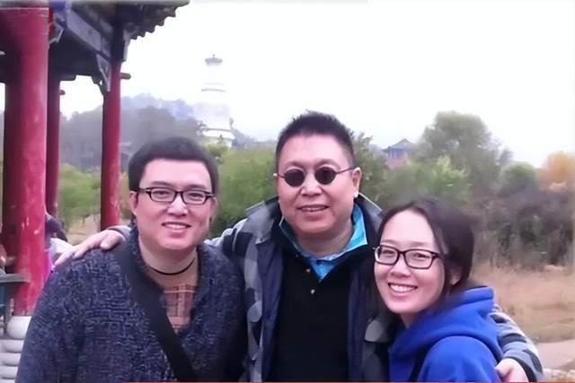 儿子近照罕有曝光,爷爷惨遭孙子戏耍|王为念|王奥|孙子_新浪新闻