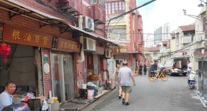 上海不足3平米的小店,馄饨1.2元1个比拳头大,来吃的全是老主顾休闲区蓝鸢梦想 - Www.slyday.coM 上海不足3平米的小店,馄饨1.2元1个比拳头大,来吃的全是老主顾休闲区蓝鸢梦想 - Www.slyday.coM