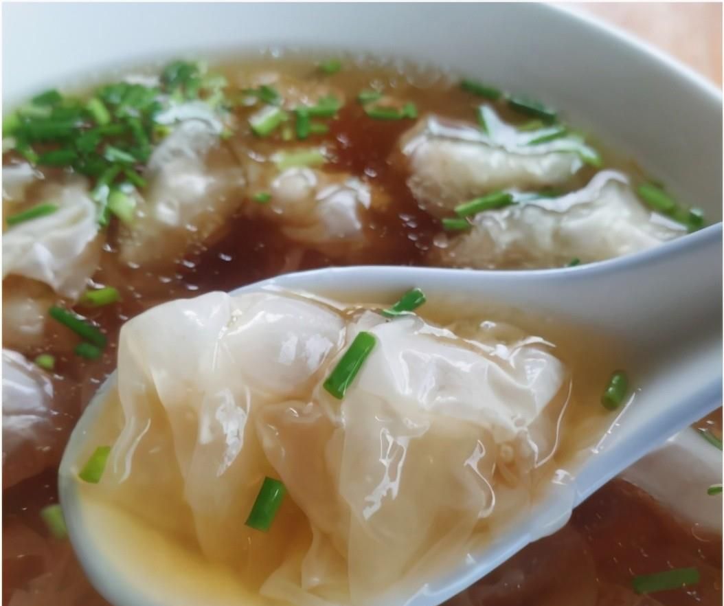 广东江门肉最少的馄饨店，6元一碗全是馄饨皮，当地人却说吃不腻休闲区蓝鸢梦想 - Www.slyday.coM