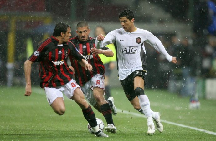 AC米兰队史今天:2007年圣西罗暴雨中3休闲区蓝鸢梦想 - Www.slyday.coM AC米兰队史今天:2007年圣西罗暴雨中3休闲区蓝鸢梦想 - Www.slyday.coM