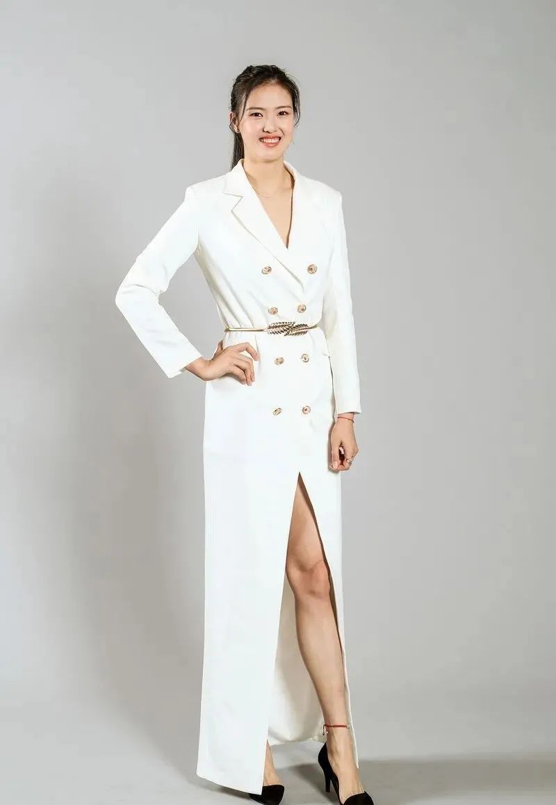 中国女排张常宁真的好敢穿高开叉西装裙这大长腿太吸睛