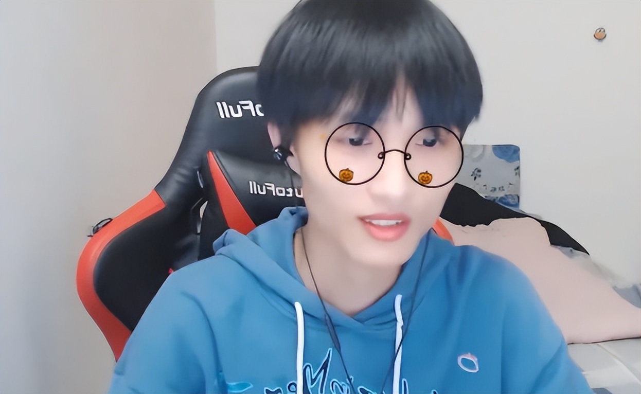 北枫首次夸lol美女主播颜值身材不输rita和她当队友就好了