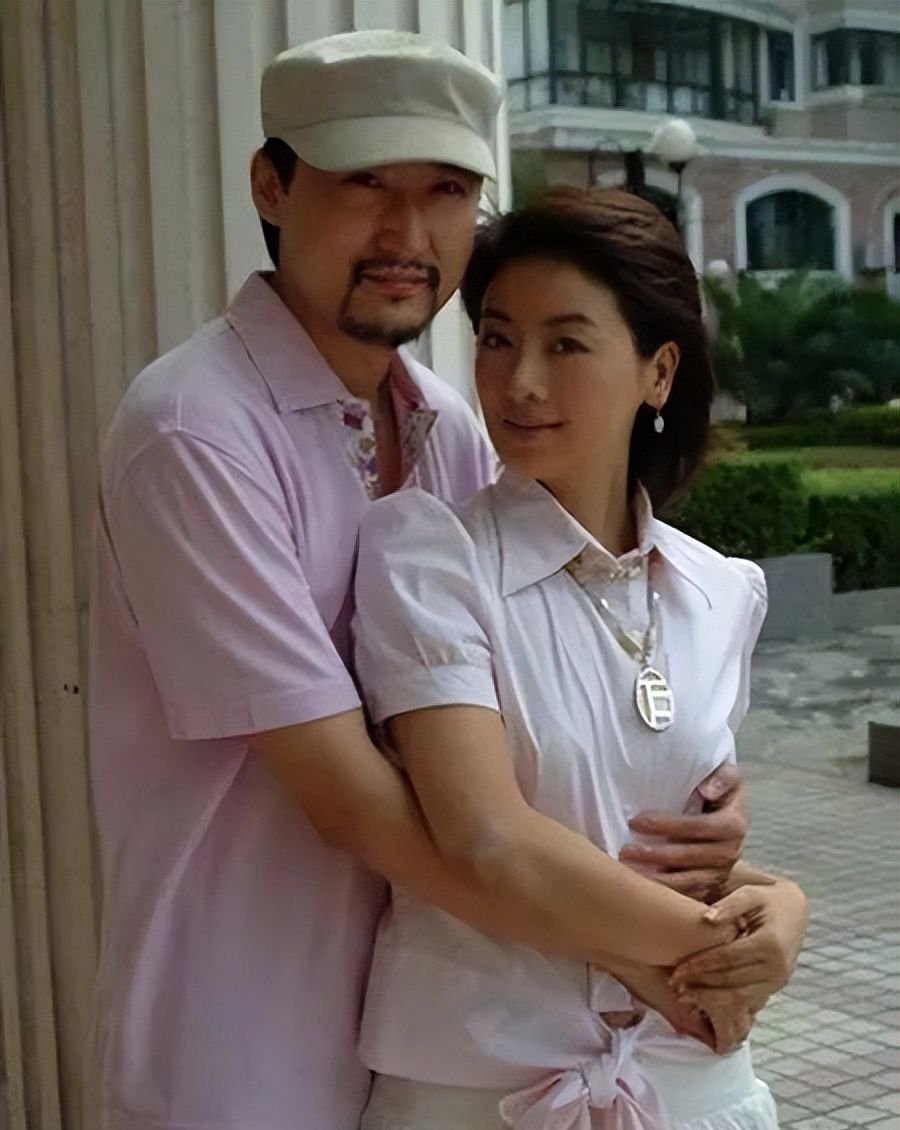 小李琳一婚嫁大8岁的老师二婚嫁小6岁的经超如今生活有滋有味