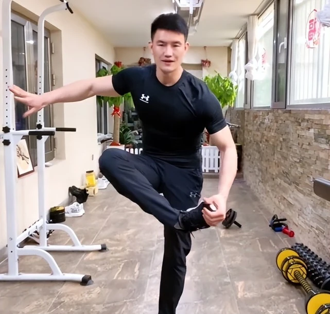 女网红帕梅拉效仿刘畊宏,直播运动却用录播充数,被嘲吃相太难看休闲区蓝鸢梦想 - Www.slyday.coM 女网红帕梅拉效仿刘畊宏,直播运动却用录播充数,被嘲吃相太难看休闲区蓝鸢梦想 - Www.slyday.coM