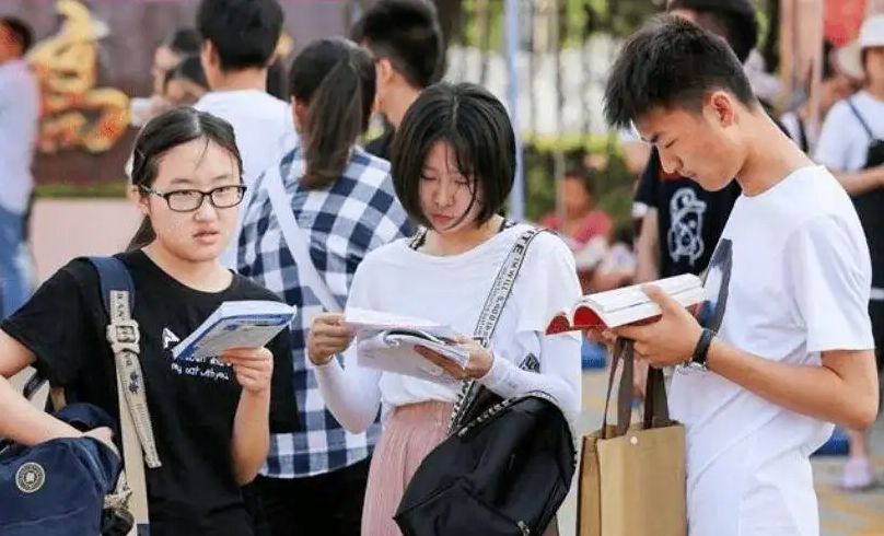 高考录取面临新调整,大学将不再区分二、三本?建议学生提前了解休闲区蓝鸢梦想 - Www.slyday.coM