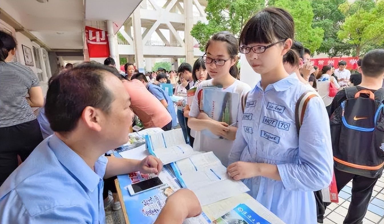 高考录取面临新调整,大学将不再区分二、三本?建议学生提前了解休闲区蓝鸢梦想 - Www.slyday.coM