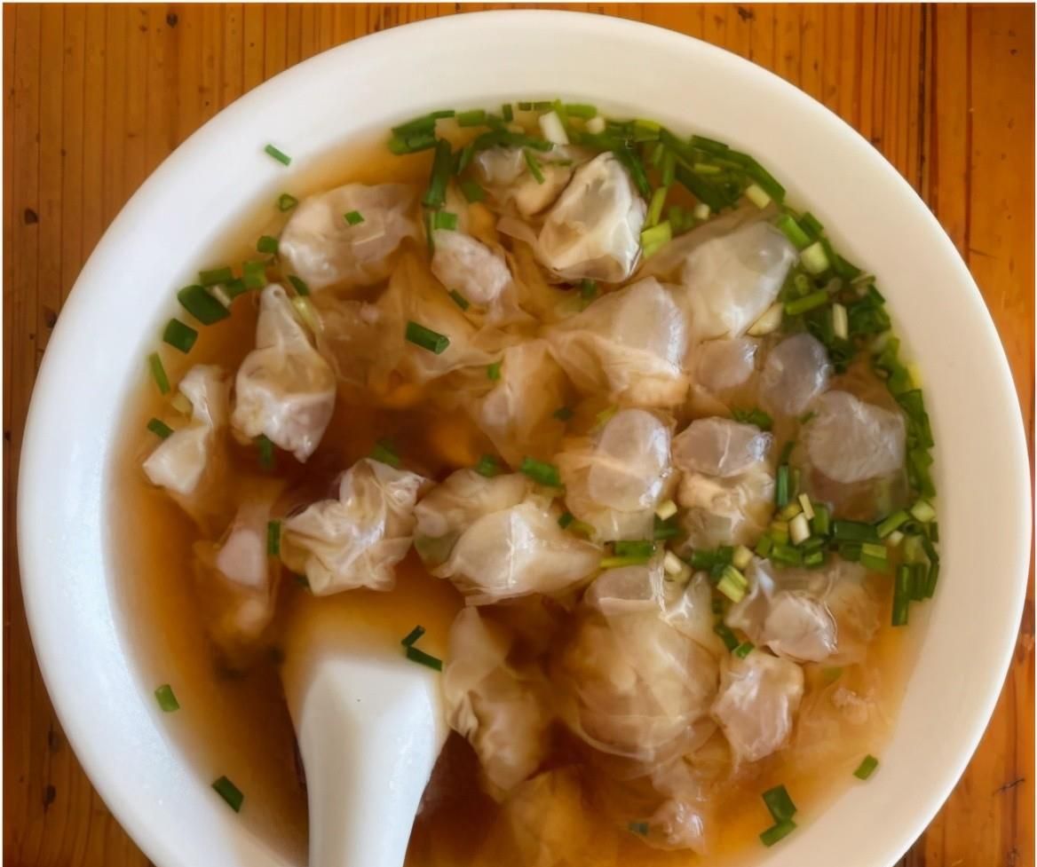 广东江门肉最少的馄饨店，6元一碗全是馄饨皮，当地人却说吃不腻休闲区蓝鸢梦想 - Www.slyday.coM