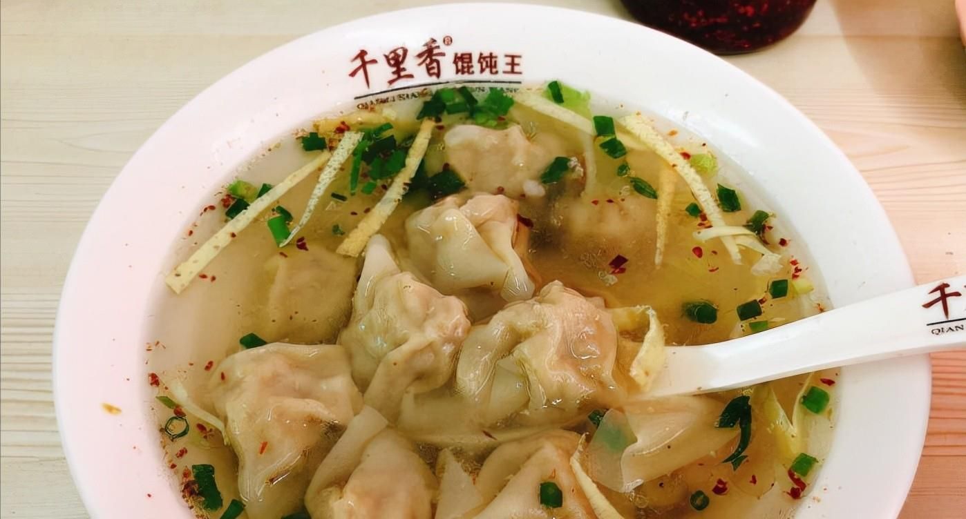 上海不足3平米的小店,馄饨1.2元1个比拳头大,来吃的全是老主顾休闲区蓝鸢梦想 - Www.slyday.coM 上海不足3平米的小店,馄饨1.2元1个比拳头大,来吃的全是老主顾休闲区蓝鸢梦想 - Www.slyday.coM