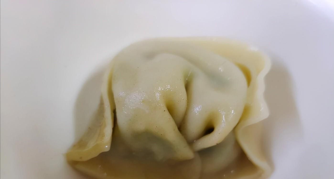 上海不足3平米的小店,馄饨1.2元1个比拳头大,来吃的全是老主顾休闲区蓝鸢梦想 - Www.slyday.coM 上海不足3平米的小店,馄饨1.2元1个比拳头大,来吃的全是老主顾休闲区蓝鸢梦想 - Www.slyday.coM