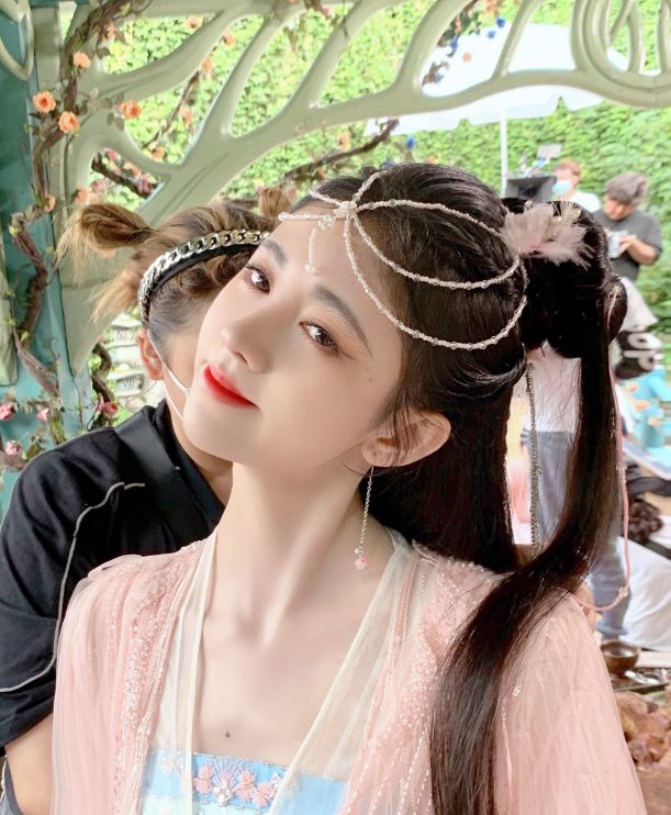 2021年6月27在横店正式开机,10月12日杀青已半年,热度非凡,鞠婧祎