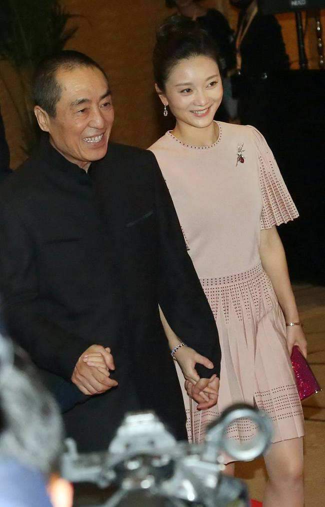 72岁张艺谋妻子陈婷36分跑6230米体力好老公缺席生活儿女陪伴