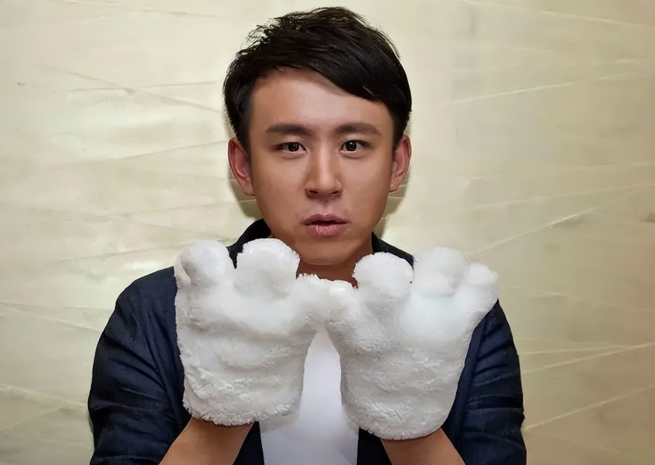 在学校任教期间,刘亭作担任了表演课和台词课的老师,像北京电影学院