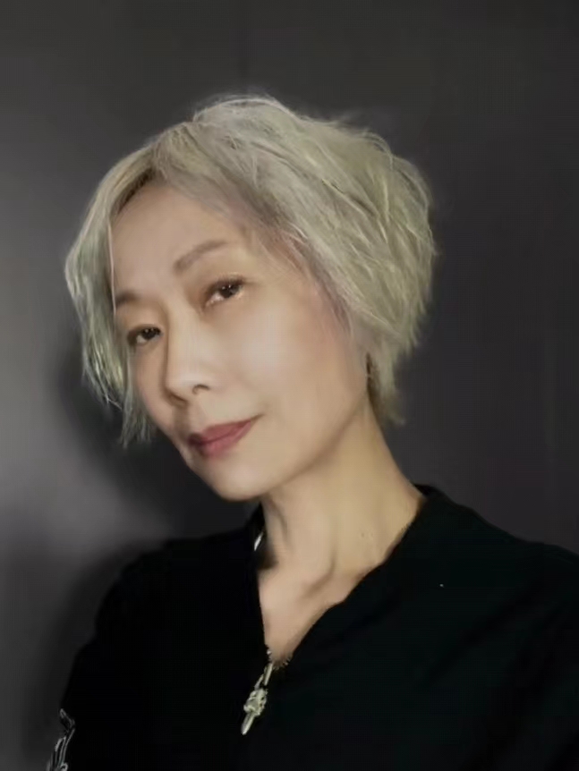 59岁叶童近照大变样满头白发很沧桑网友许仙老到认不出