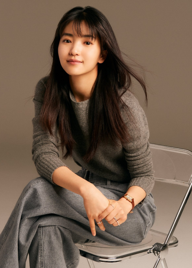 金泰梨私服穿搭少女感十足 洒脱简约又洋气__财经头条