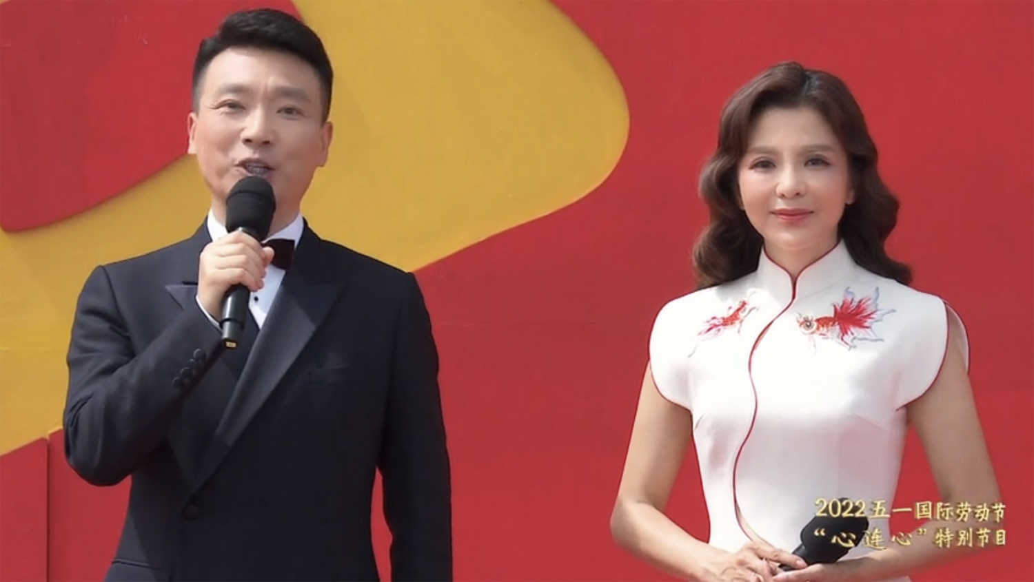 央视五一晚会万茜惊艳张艺兴动人梁家辉凭演技创收视最高点