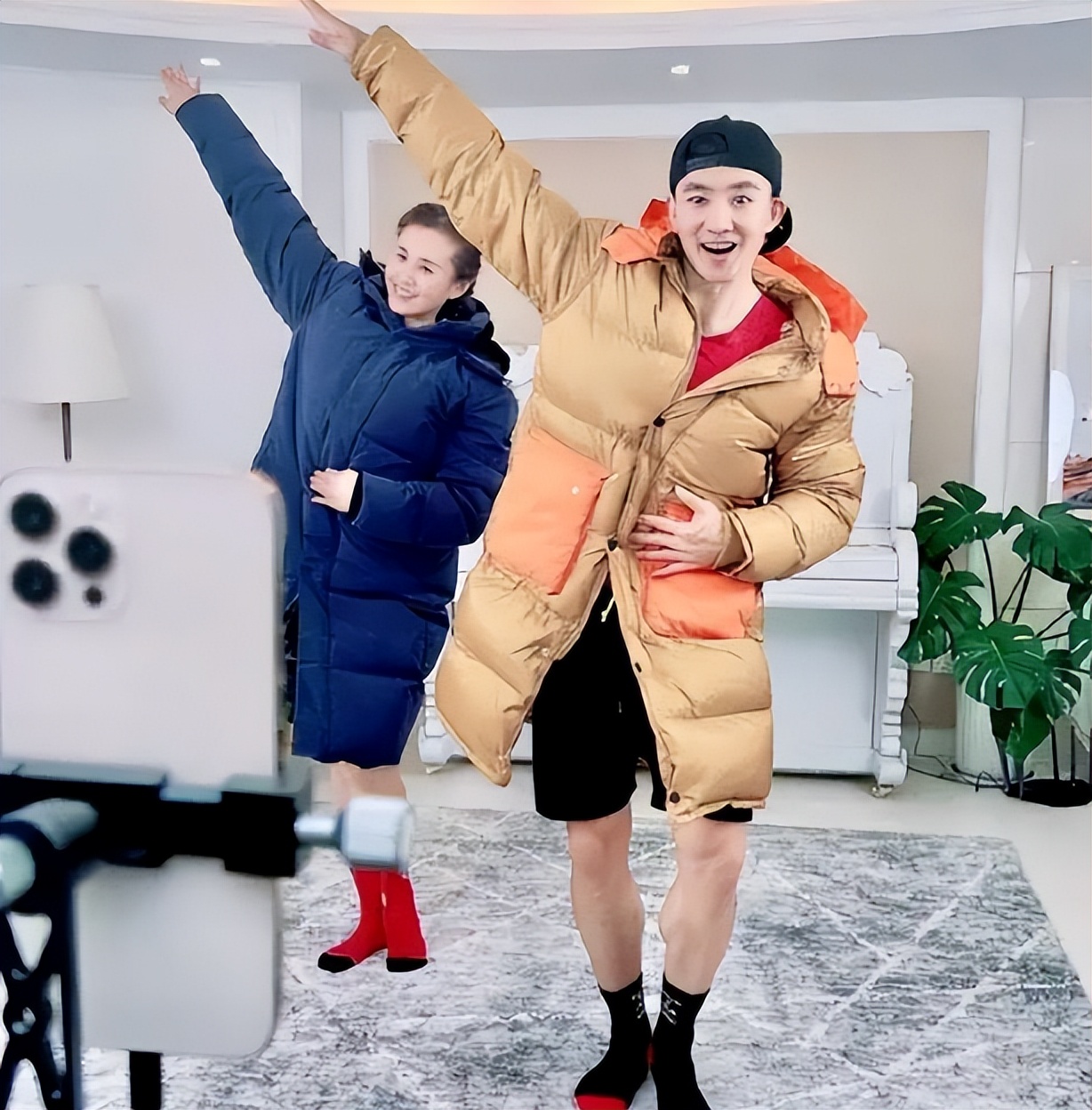 女网红帕梅拉效仿刘畊宏,直播运动却用录播充数,被嘲吃相太难看休闲区蓝鸢梦想 - Www.slyday.coM 女网红帕梅拉效仿刘畊宏,直播运动却用录播充数,被嘲吃相太难看休闲区蓝鸢梦想 - Www.slyday.coM