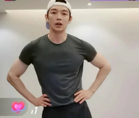 女网红帕梅拉效仿刘畊宏,直播运动却用录播充数,被嘲吃相太难看休闲区蓝鸢梦想 - Www.slyday.coM 女网红帕梅拉效仿刘畊宏,直播运动却用录播充数,被嘲吃相太难看休闲区蓝鸢梦想 - Www.slyday.coM