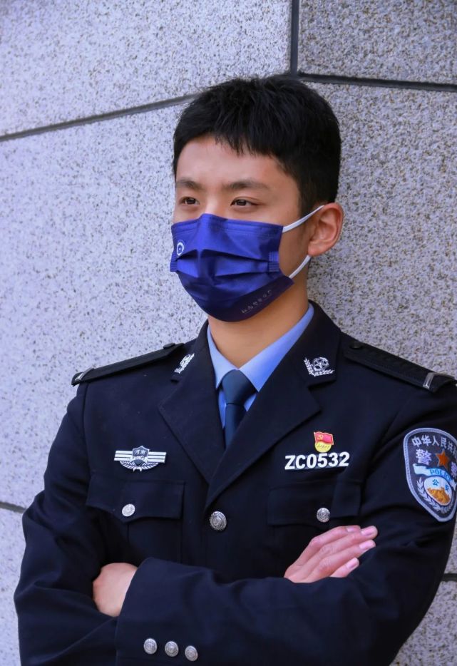 口罩一戴警院最帅快来做警院最靓的崽