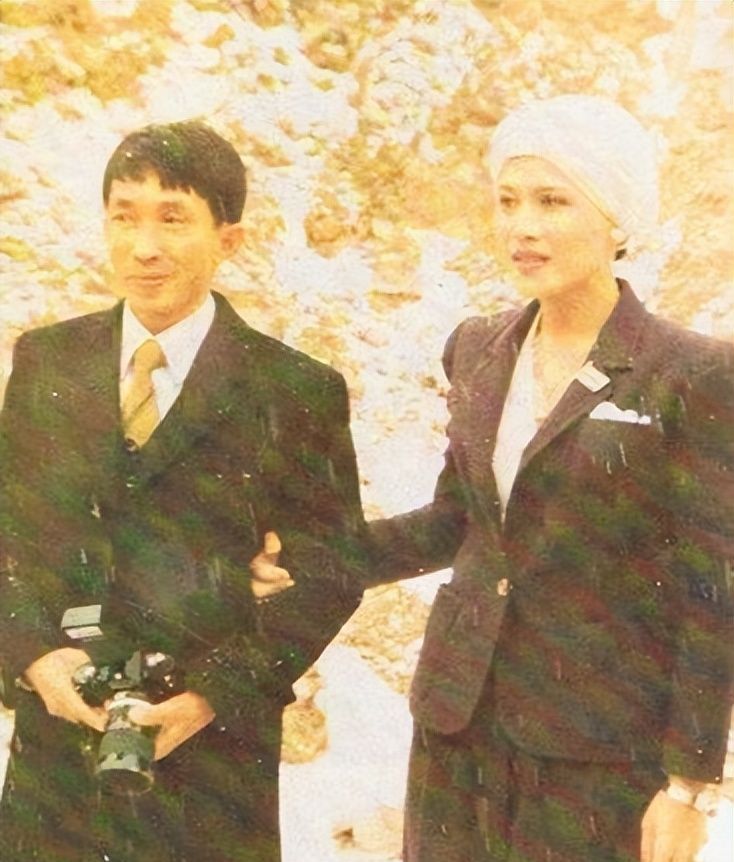 1985年,诗丽吉王后得知情人去世,情绪崩溃,被国王送去“刮宫”休闲区蓝鸢梦想 - Www.slyday.coM 1985年,诗丽吉王后得知情人去世,情绪崩溃,被国王送去“刮宫”休闲区蓝鸢梦想 - Www.slyday.coM