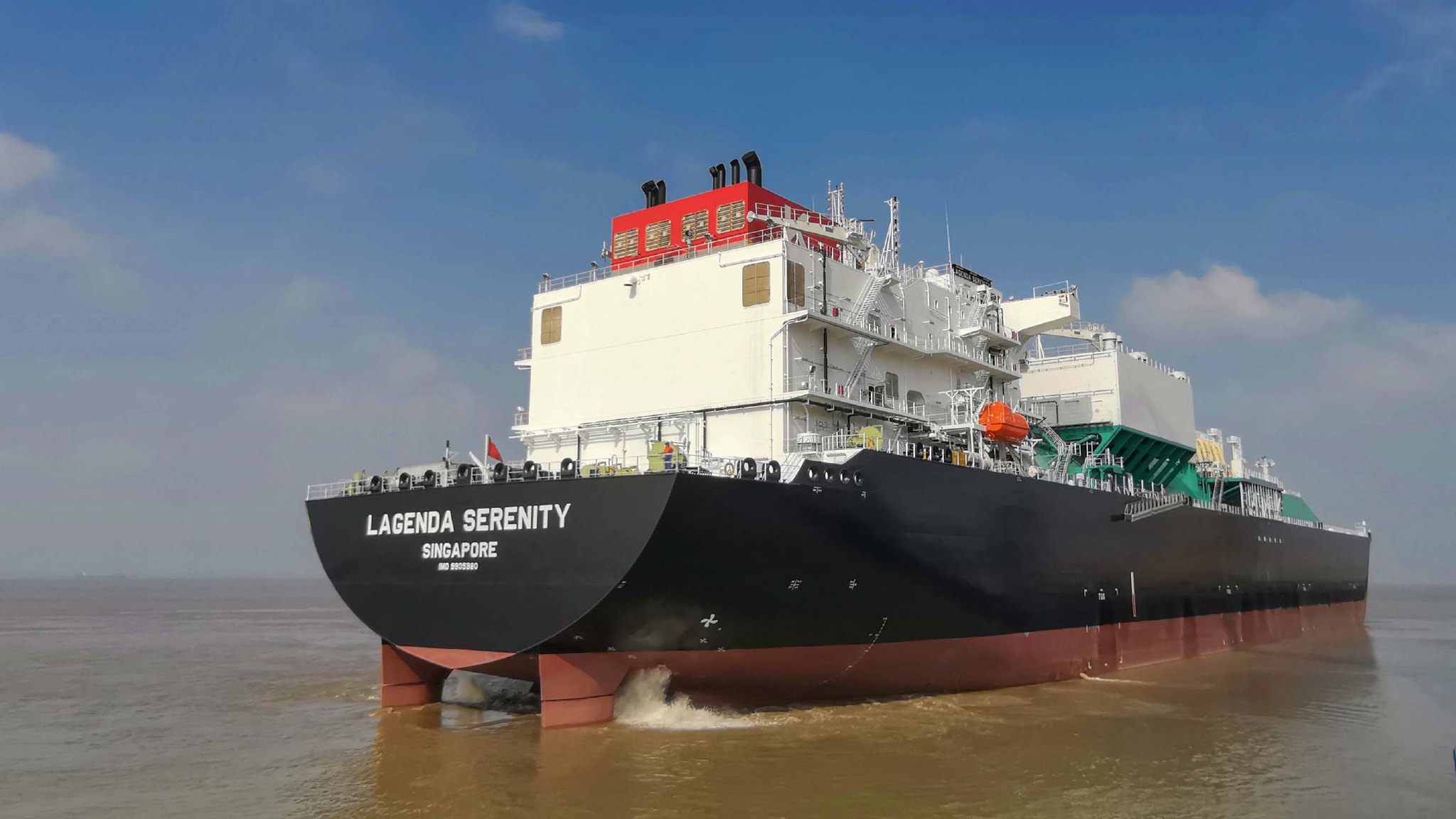 全球最大浅水航道液化天然气船在上海开启气体试航|lng|长兴|液化天然