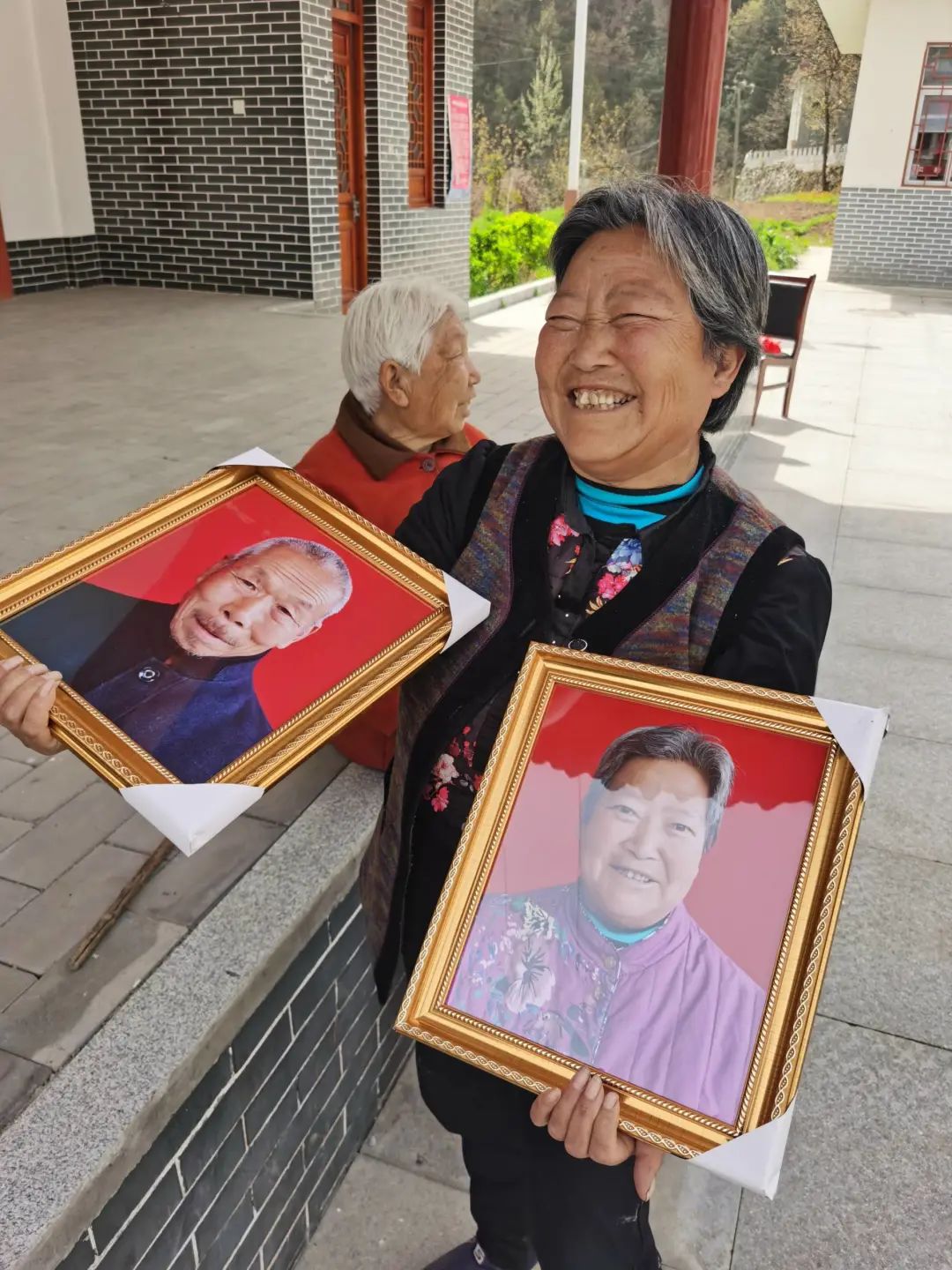 你从没见过的中国老人遗照每张都在笑