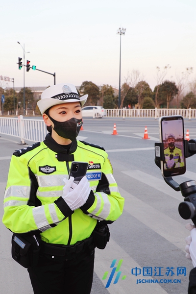 盐城交警“新青年”：在平凡的交管岗位奋力奔跑、绽放青春休闲区蓝鸢梦想 - Www.slyday.coM